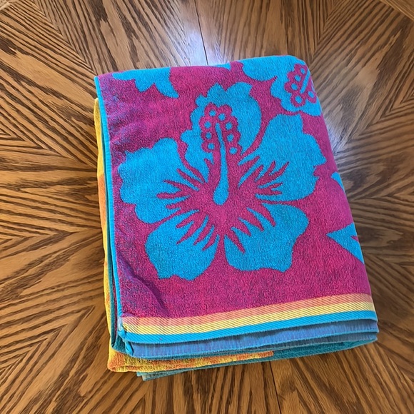 Other - Huge XXL Beach Blanket Towel Floral Hibiscus & Tulip Print GUC w 1 Sm Hole